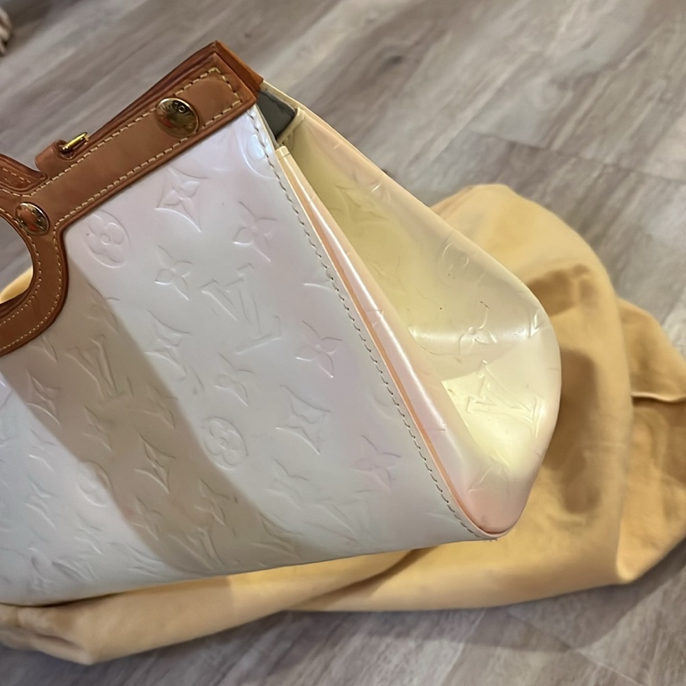 Louis Vuitton - Picture 6 of 15